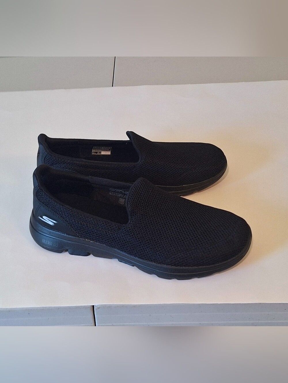 Skechers Go Walk 5 Air Cooled Goga Mat Walking Shoes Black Size 10 Like New